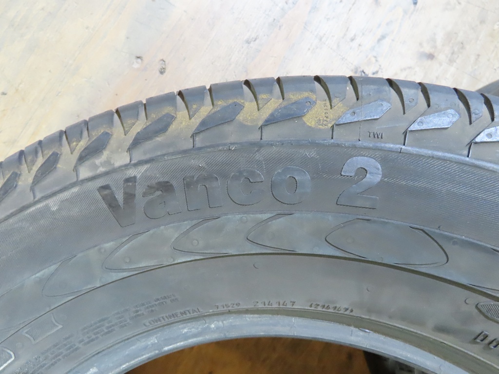 3 Sommerreifen Continental Vanco 2