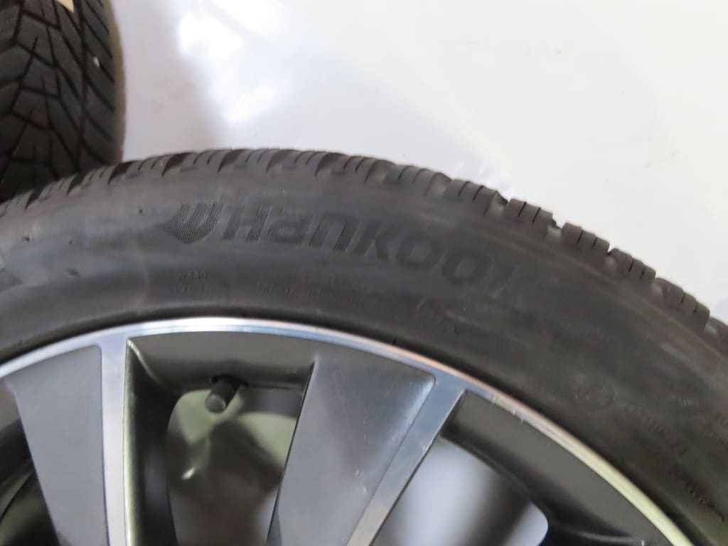 2 Räder Hankook Winter i*cept evo3 mit Skodafelgen