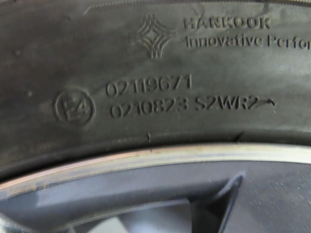 2 Räder Hankook Winter i*cept evo3 mit Skodafelgen