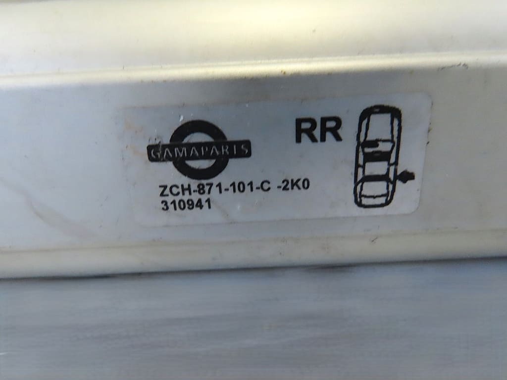 2 Gamaparts Dachträger für VW Caddy 2004 - 2011 (ZCH-871-101-C-2K0)-Occasion