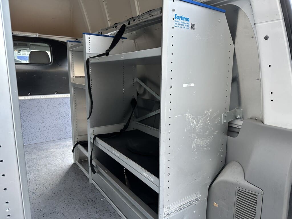 2 Sortimo mit Schliessfach mit zwei Schlüssel im Gestell