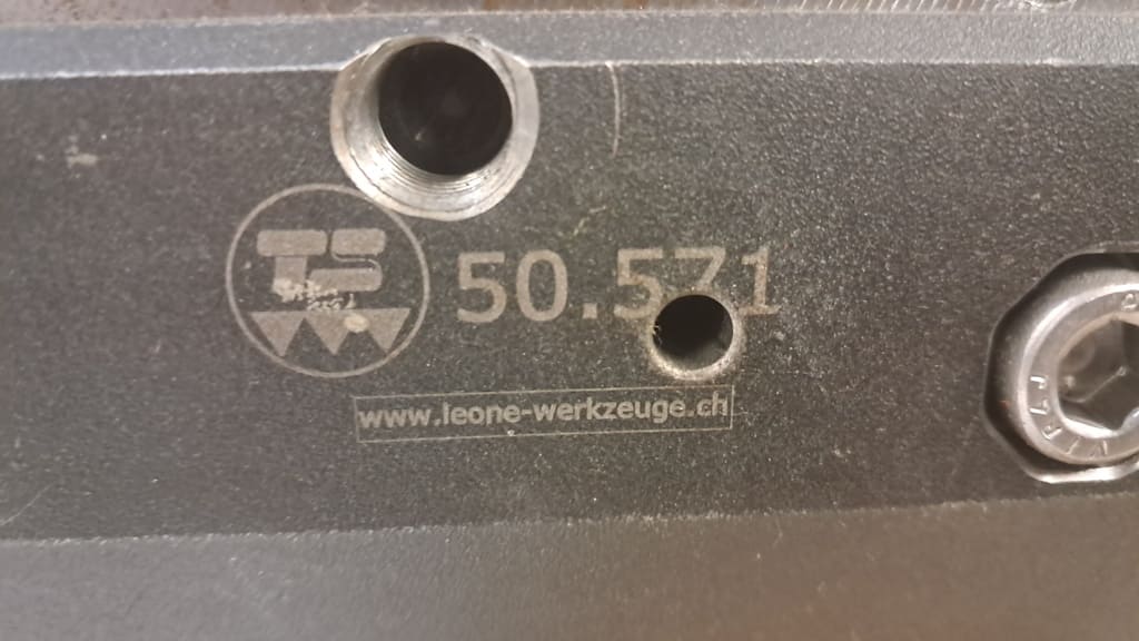 CNC-Abkantpresse inkl. Matrizen und Bedienungsanleitung