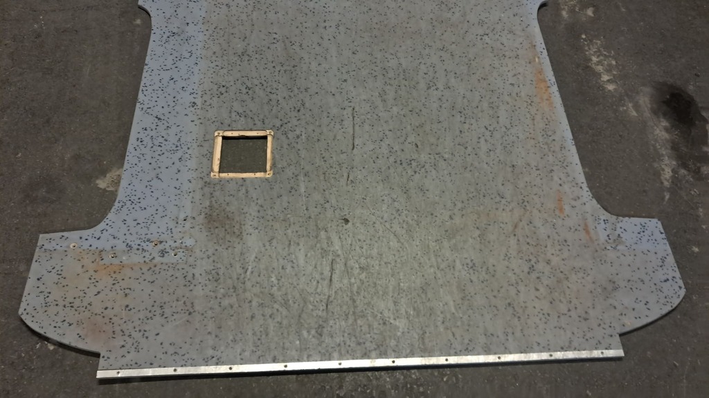 Bodenplatte T5/T6 mit 1 Schiebetüre inkl Loch (1-teilig)