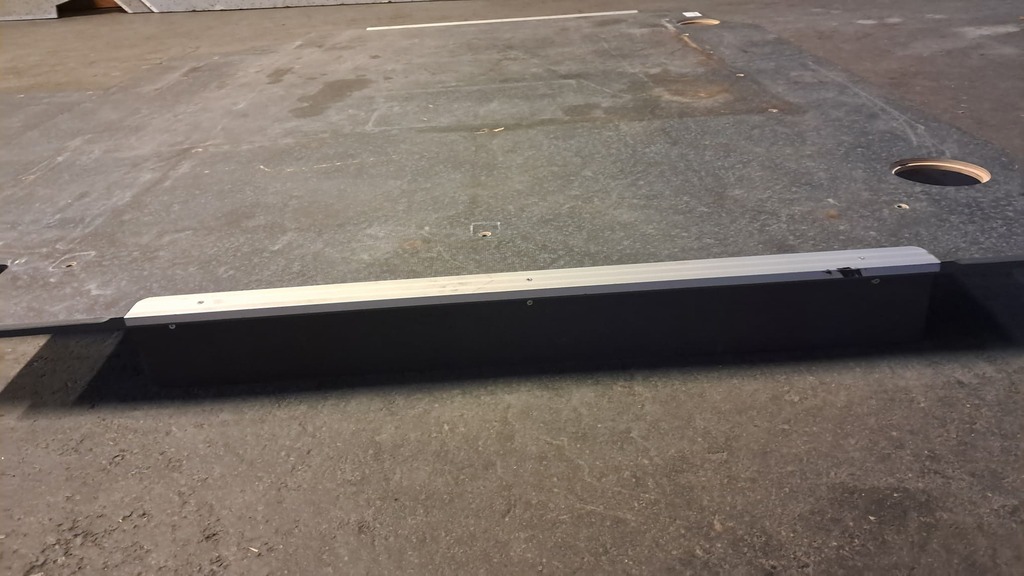 Bott Bodenplatte für VW T5/T6 mit 2 Schiebetüre und Airlineschiene (2-teilig)