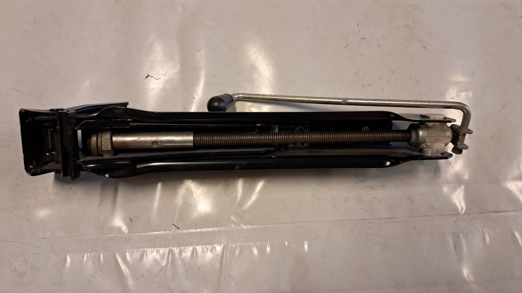 Wagenheber Pannenset Bordwerkzeug VW T5/T6 Transporter 7E8 011 031