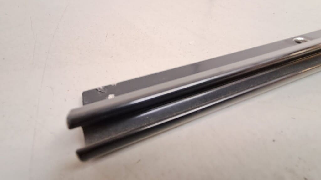 C-Schiene links für Dachträger kurzer Radstand VW T5/T6 ohne Endkappen