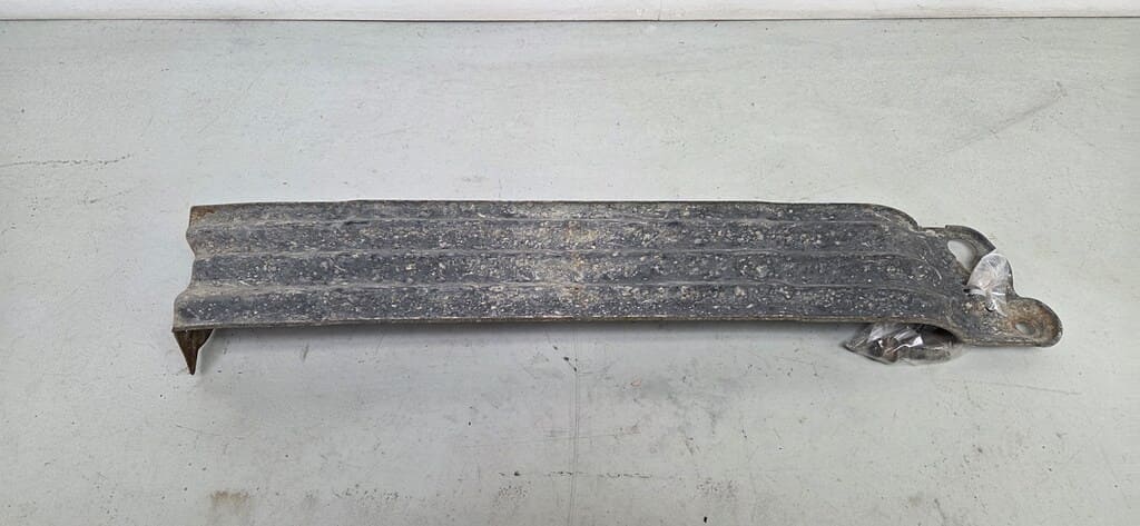 Reserveradhalterung inkl. Befestigungsschrauben VW T5 /T6 (7H0801903B)