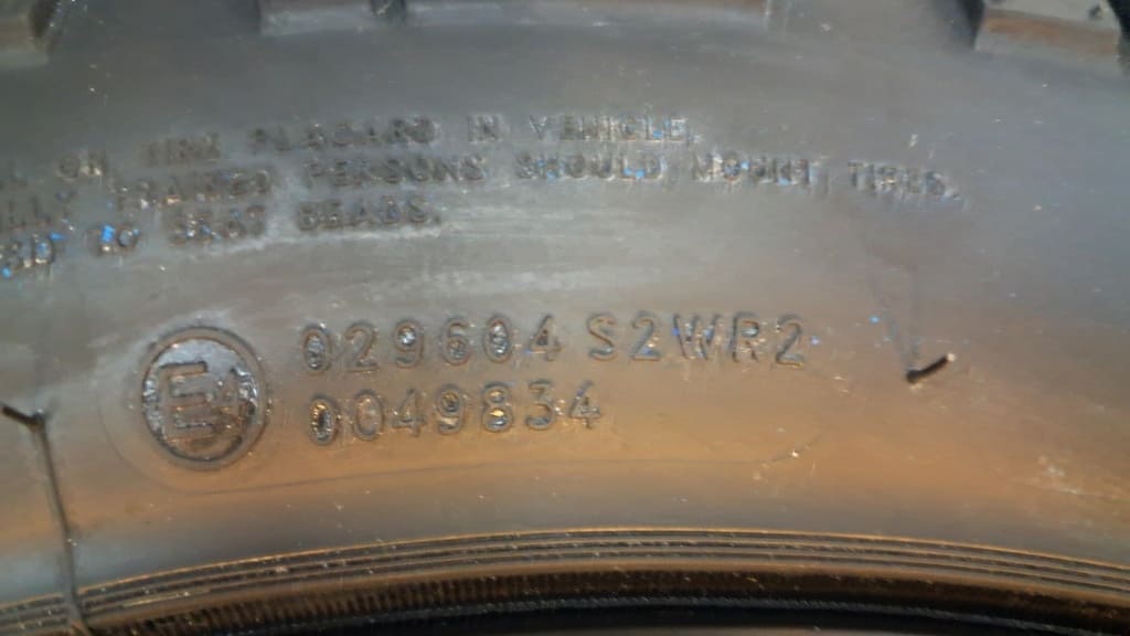 Radsatz Cooper Discoverer AT3 255/55R18 für Ford Tourneo Custom