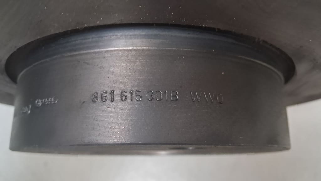 2 originale Bremsscheiben 861615301B