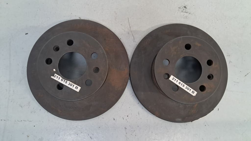 2 originale Bremsscheiben (211 615 301 B)