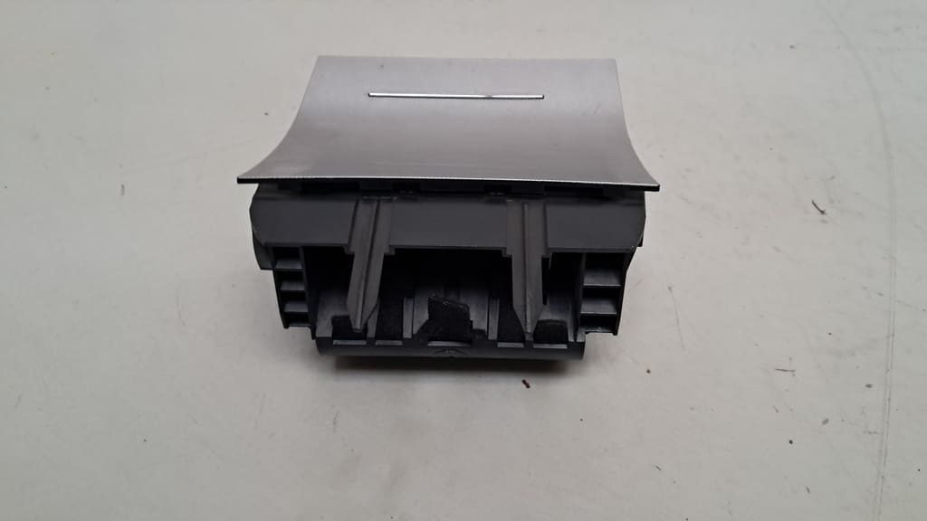 Ablagefach Mittelkonsole (1Z1863077A) für Skoda Octavia III