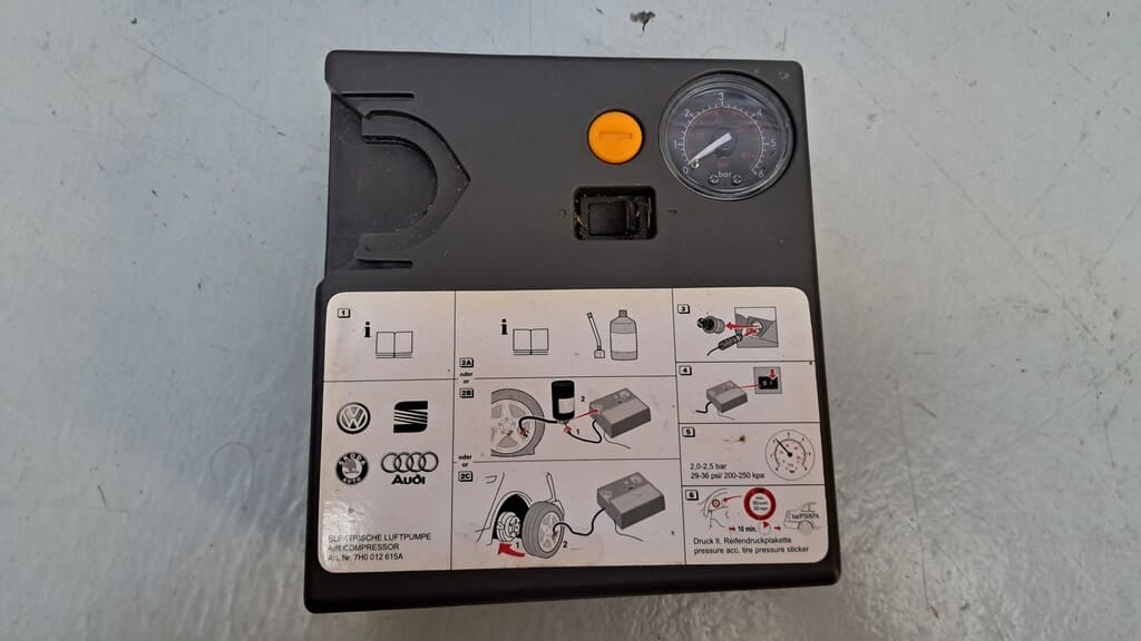 Reifenpannenset inkl. Aufbewahrungsbox (unter Fahrersitz