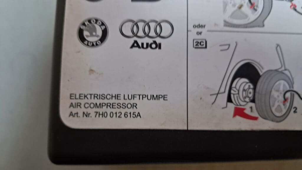 Reifenpannenset inkl. Aufbewahrungsbox (unter Fahrersitz