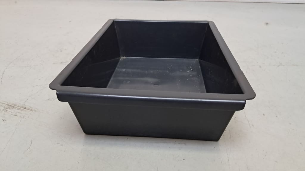 Original VW Staubox unter der 3er-Sitzbank in der 2. Sitzreihe für VW California