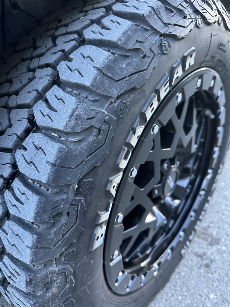 Black Bear AT2 255/55 R18 120/118S