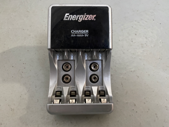 Energizer Ladestation (9V/AA/AAA Batterien)