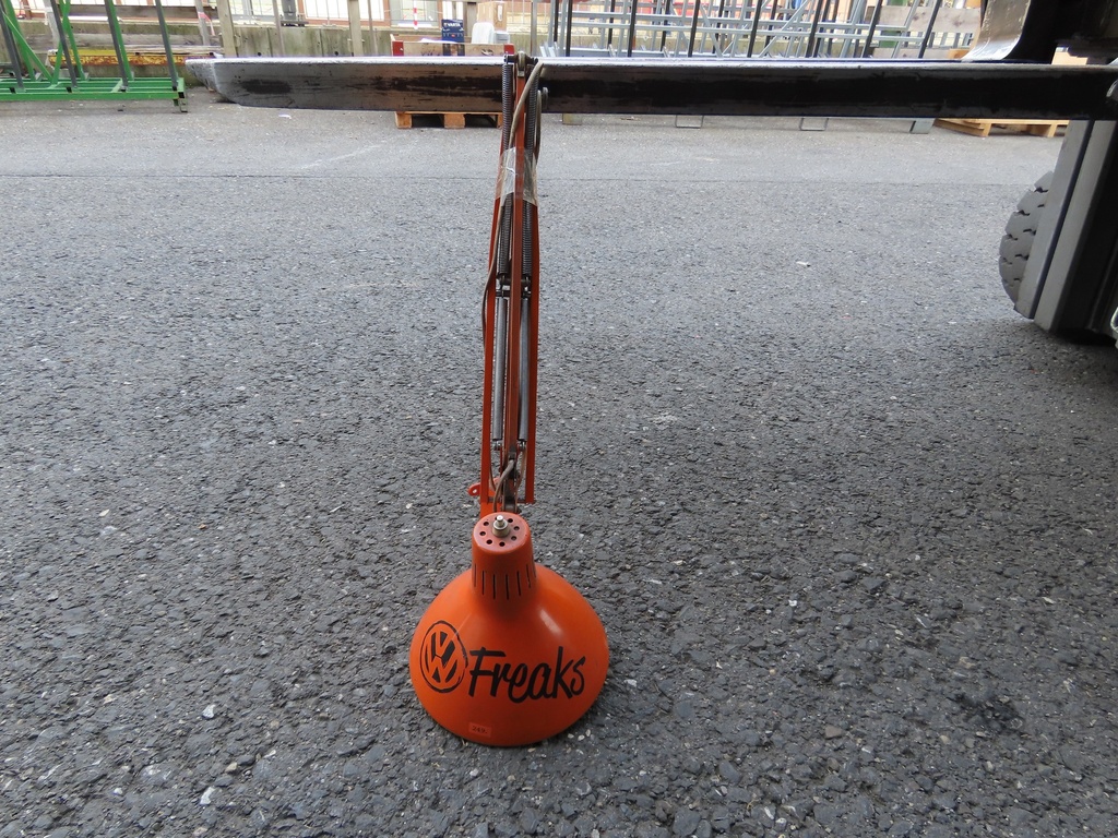 Tischlampe mit Gelenkarm (VW) – Occasion