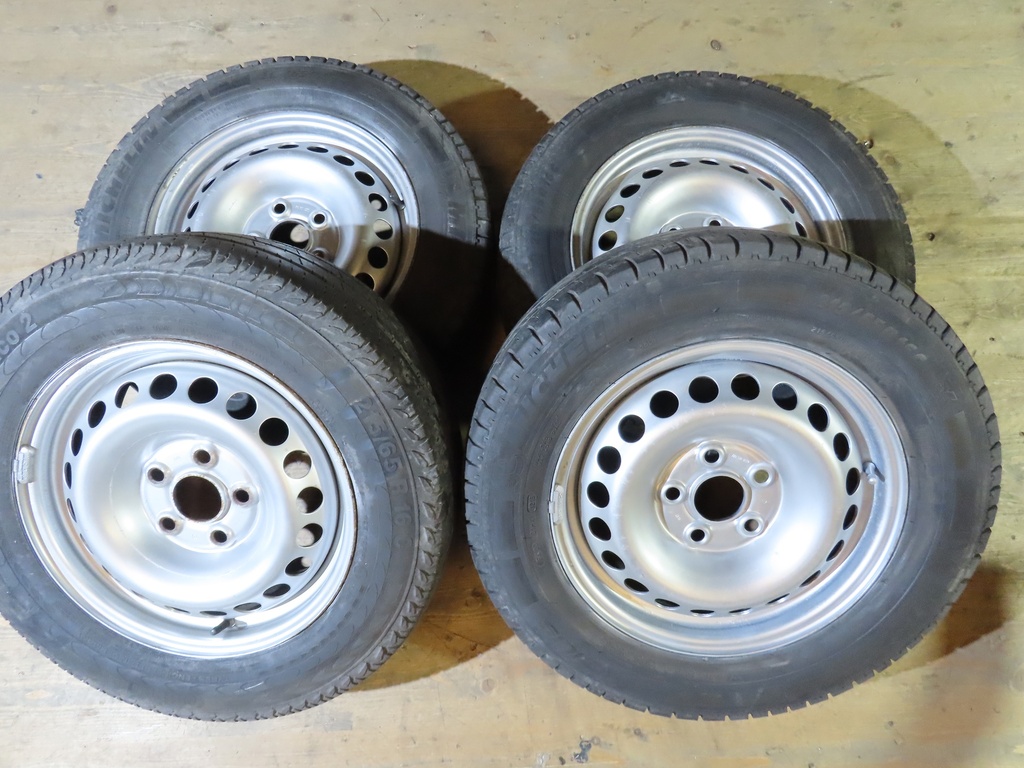 Radsatz 3x Michelin Agilis 1x Continental Vanco 2  215/65 R16C für VW T5/T6 16" (Sommer)-Occasion