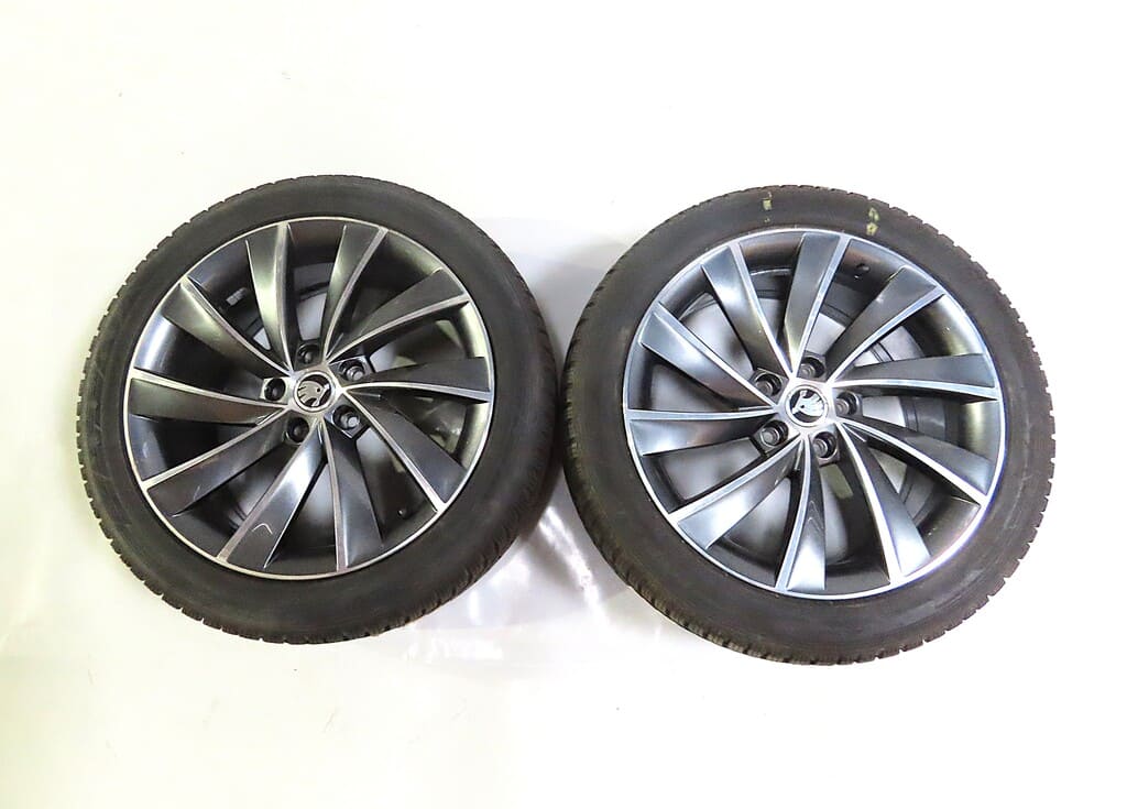 2 Räder Hankook Winter i*cept evo3 mit Skodafelgen-Occasion