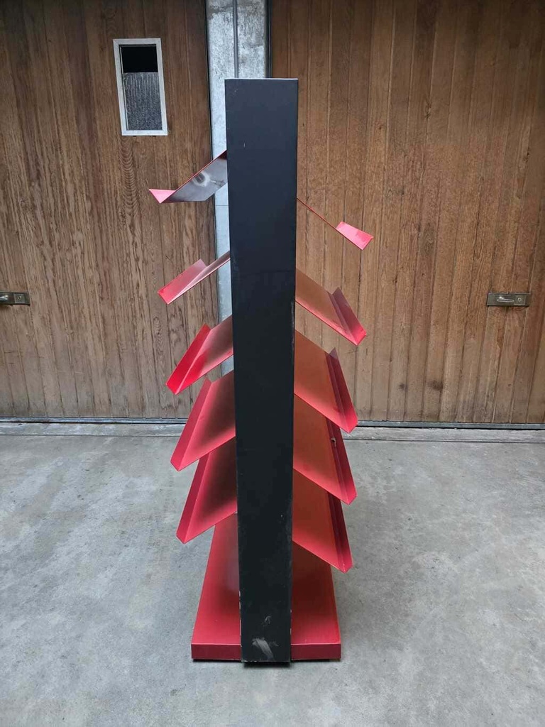 Regal Original Audi Showroom in Rot Pulverbeschichtet mit schrägen Ablageflächen-Occasion