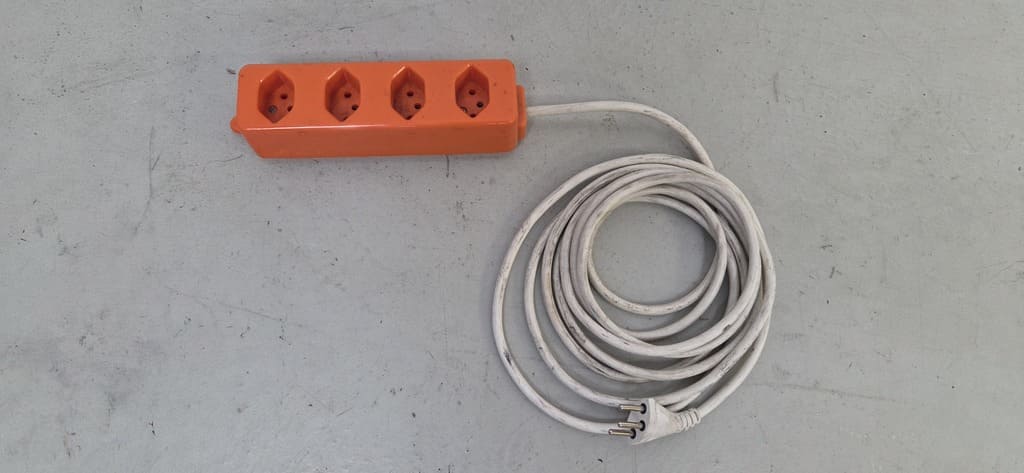 Verlängerungskabel mit 4-fach Steckdosenleiste