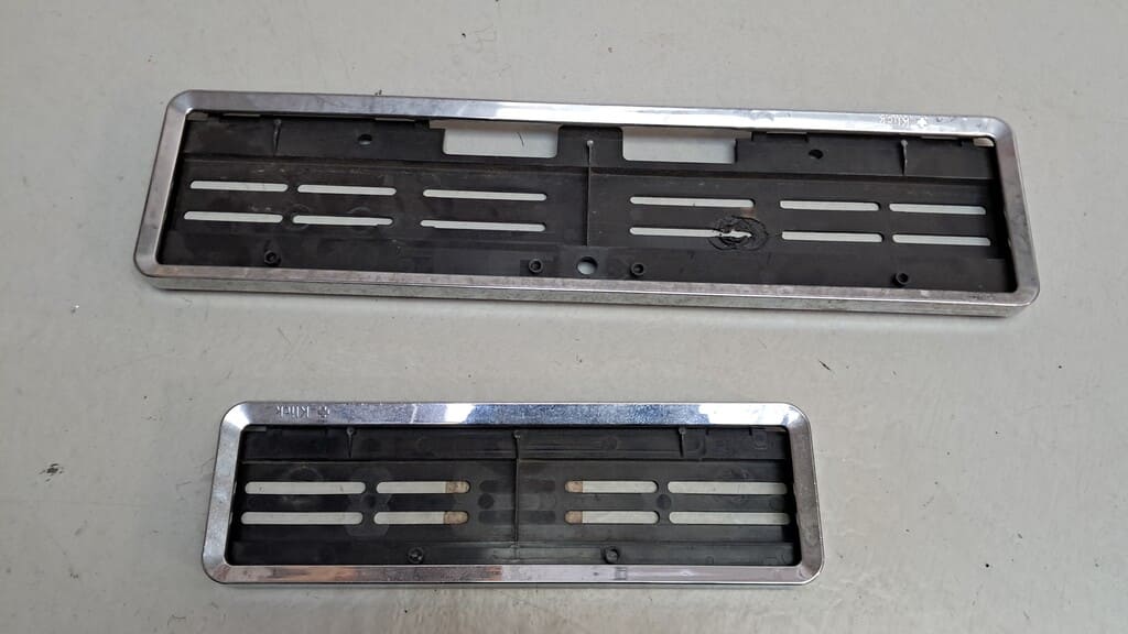 Kennzeichenhalter-Set Swissklick in Chrom-Occasion